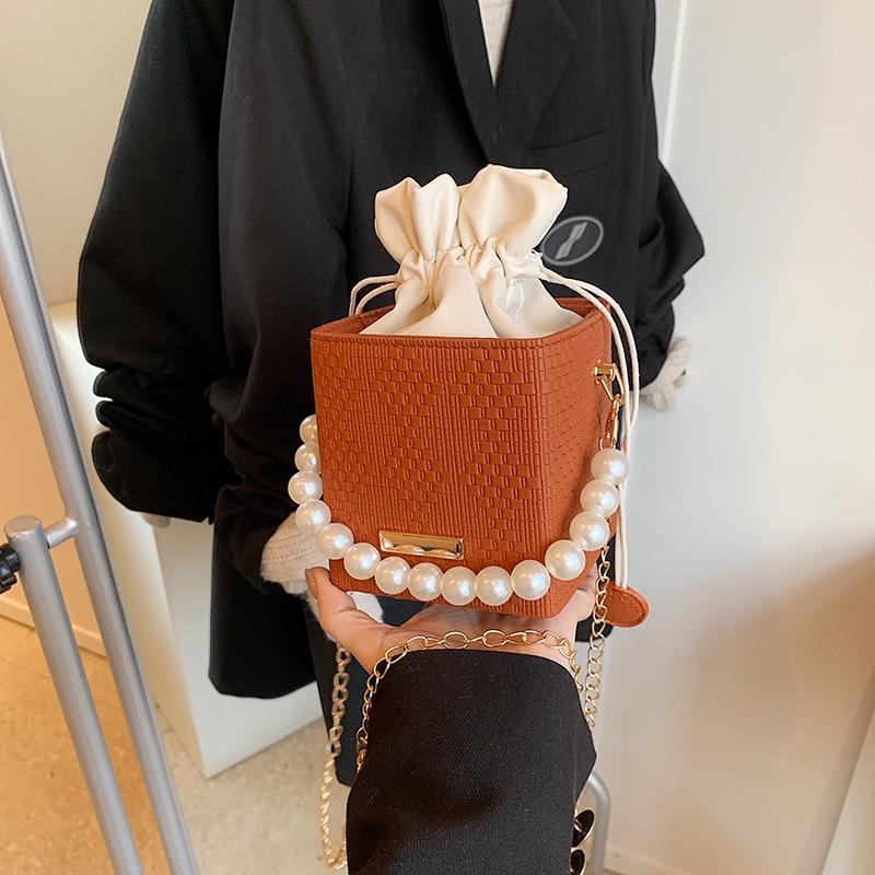 

2024 Trendy Western-Style Pearl Drawstring Chain Crossbody Handbag чорний