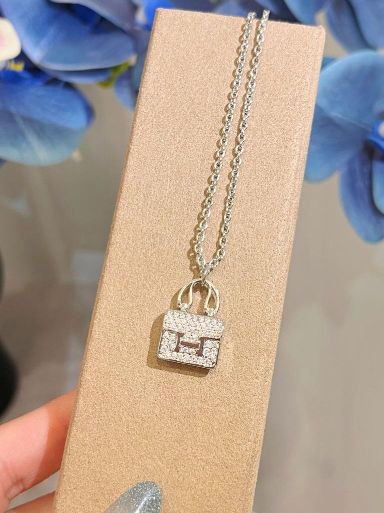 Full Diamond H Letter Bag Necklace Female Real Gold Electroplating High Version Light Luxury Simple Versatile Collarbone Chain Exquisite