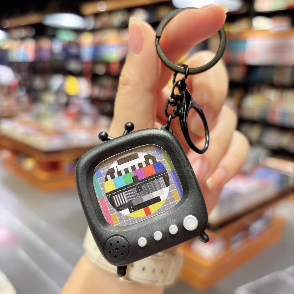 Mini Cartoon Flashing Light TV Keychain: Nostalgic Black & White Television Backpack Pendant