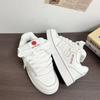 2025 New Niche Retro Skateboard Shoes Ins Trendy New Chinese Street Shooting High Value Sports and Leisure White Shoes Women