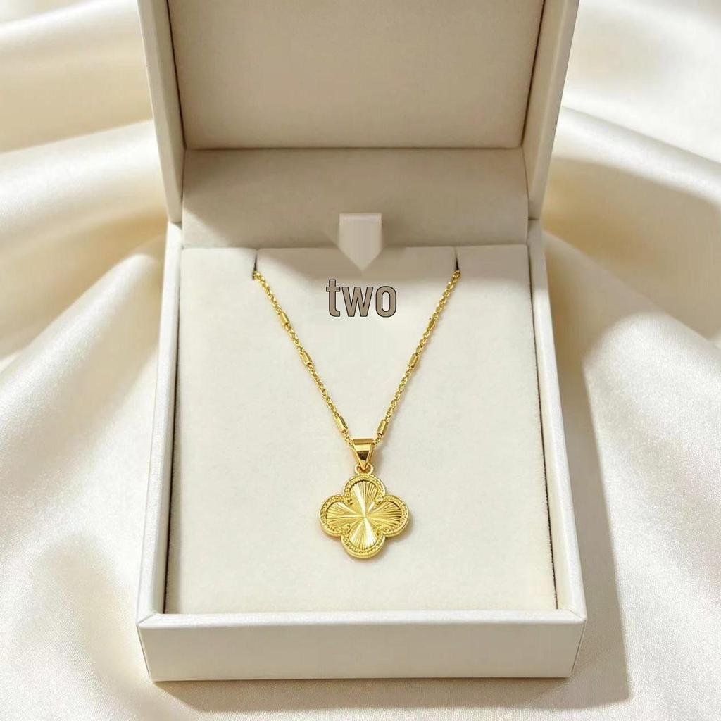 Laser-Cut Four-Leaf Clover Gold Necklace for Women – Elegant and Fashionable Clavicle Chain Jewelry