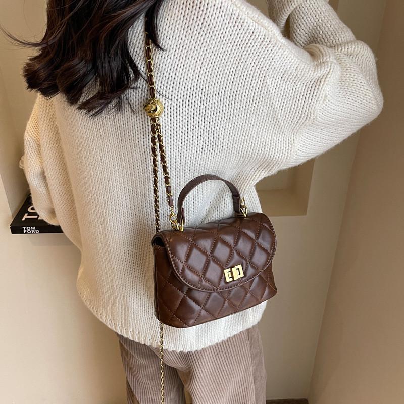 Chic Mini Square Bag With Unique Design Diamond Grid Chain Crossbody Bag