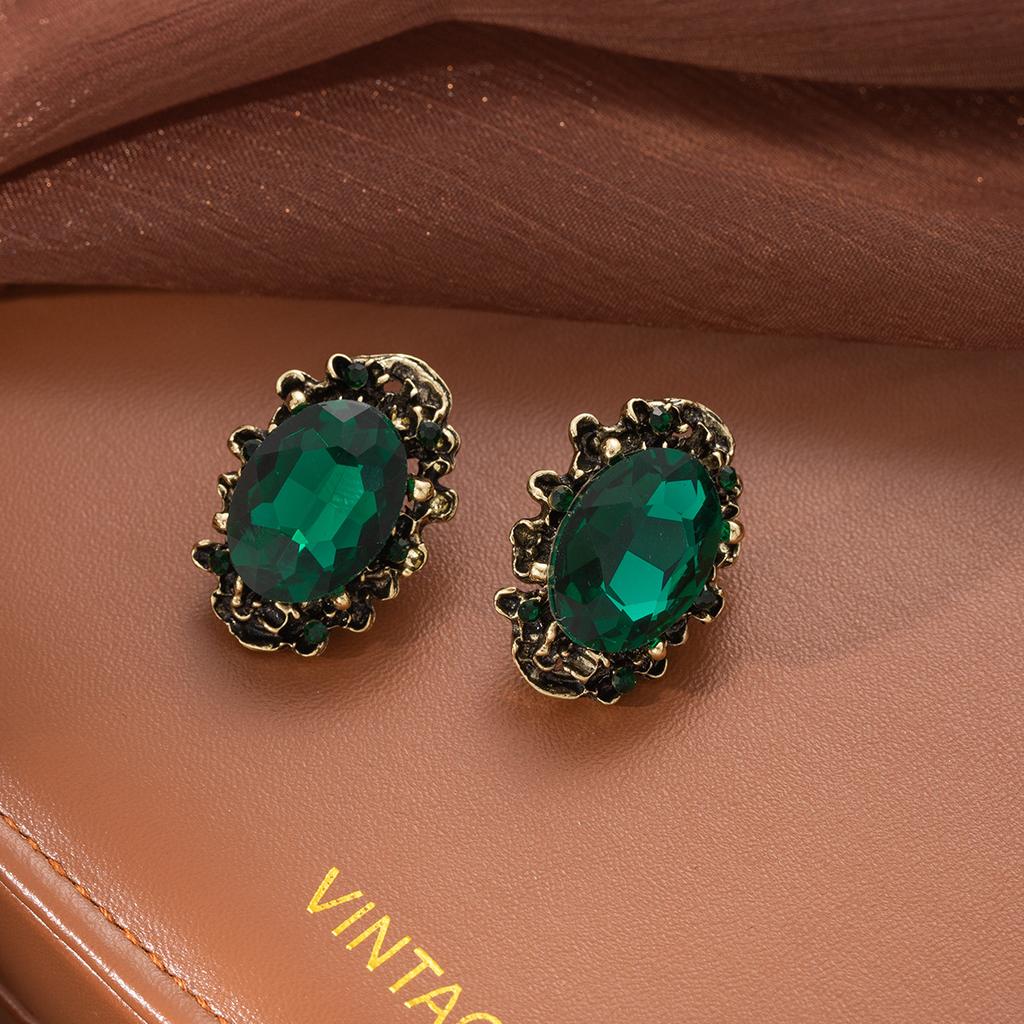 French Court Style Light Luxury Earrings Women'S High-End Sense Retro Green Gem Stud Earrings Temperament Exquisite Earrings