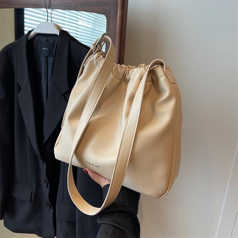 Underarm Bag Women's New Fashionable Versatile Single Shoulder Crossbody Commuter Bucket Bag
