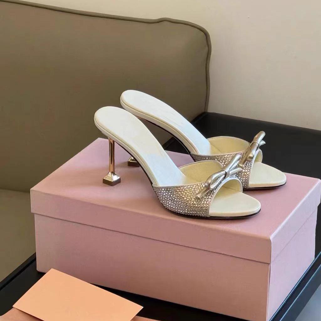 

Женские черные босоножки на высоком каблуке с бантом из стразов - Лето 2025, открытый носок Size 39