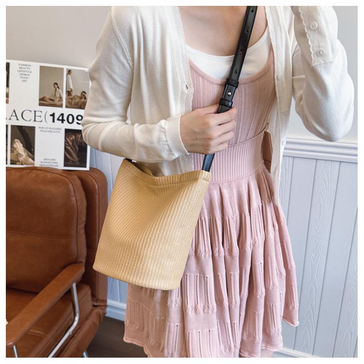 Simple and Fashionable Large-capacity Bucket Bag, New Casual Commuting Shoulder Messenger Bag, Retro Bag for Women