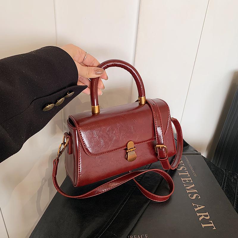 

Маленькая сумка женская осенне-зимняя универсальная новая модная простая сумка-мессенджер женская рабочая маленькая сумка красный