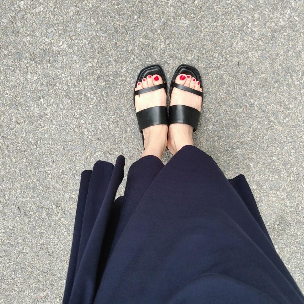 Echtes Leder Koreanische Version von Nische quadratischer Kopf mit Zehensteg coolen Pantoletten für Damen zum Tragen Sommer neu modisch vielseitig md Sandalen