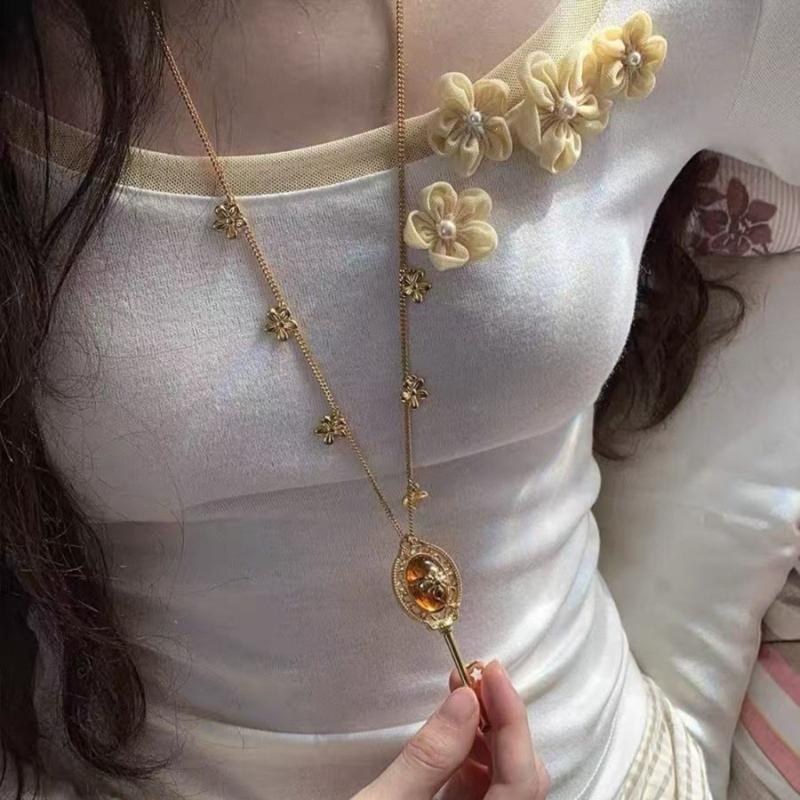 Mysterious Key Pendant Necklace Feature Adjustable Chain Length Gold/Silver Key Charm Collarbone Chain Gift