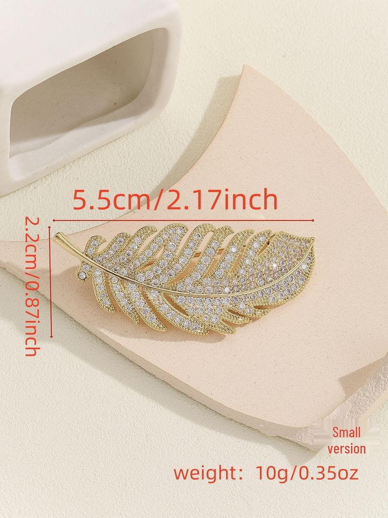 2026 Koreanischer Stil Hochwertige Zirkonia Feder Brosche für Damen: Qipao, Schalnadel-Accessoire