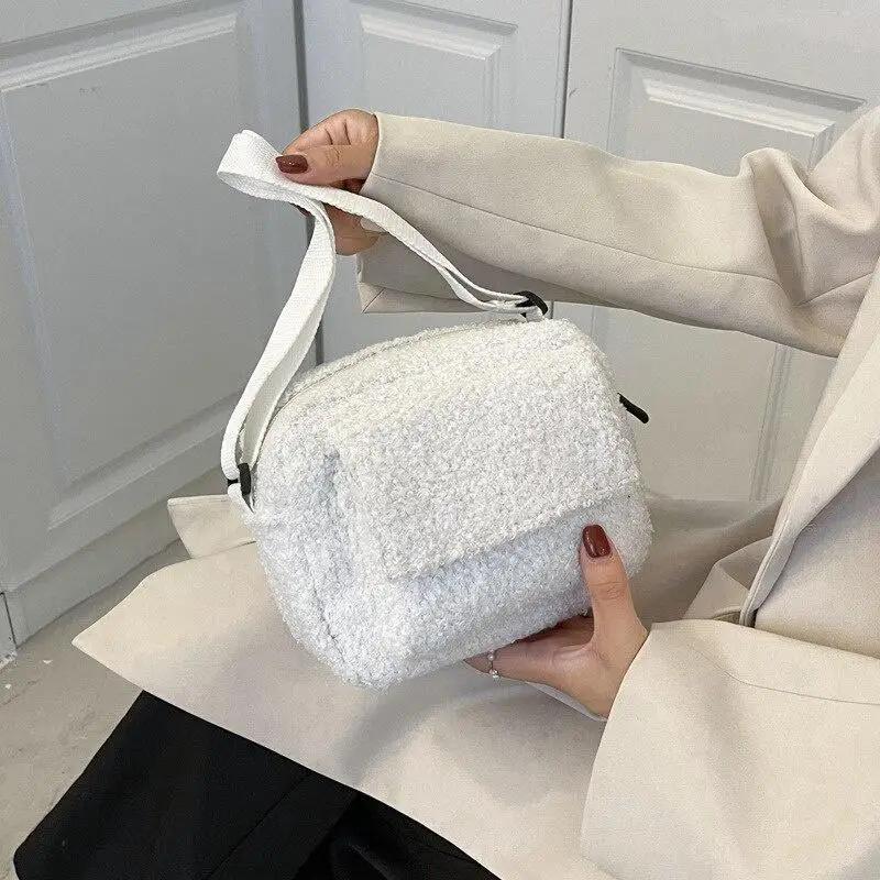 1 Pcs Solid Color Furry One Shoulder Underarm Small Square Bag Popular New Style Trendy And Stylish Wool Plush Women's Bag