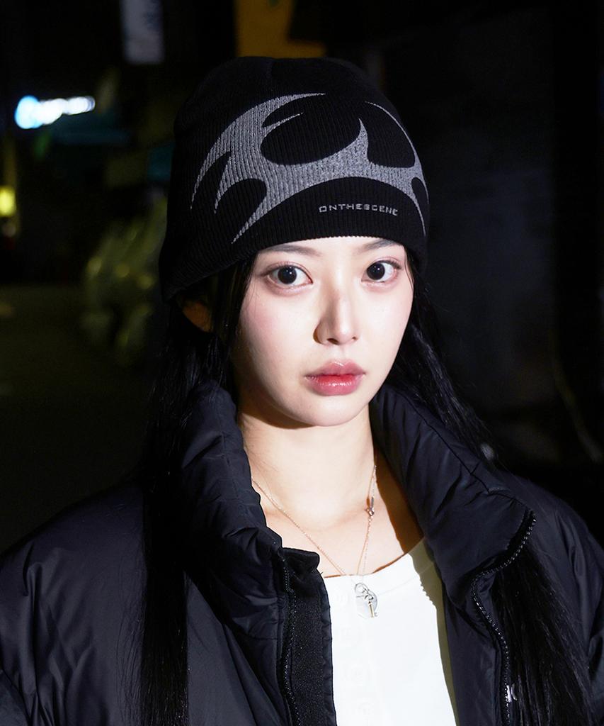 Ondeossin Black Pointed Beanie