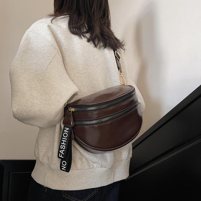 This year's popular small bags women's bags autumn and winter 2025 new Korean niche versatile messenger bags sports saddle bags