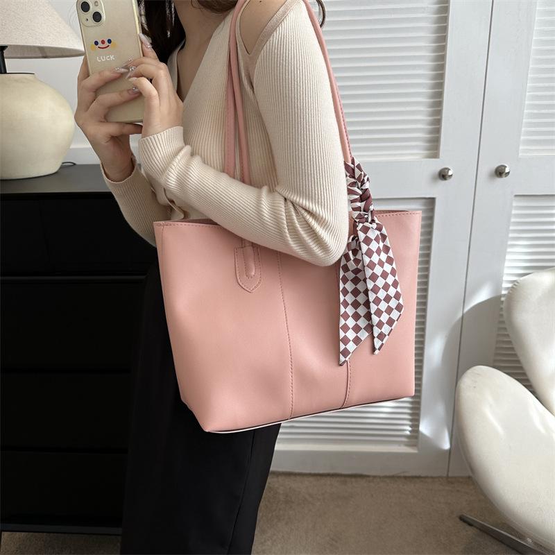 Autumn 2023 Women's Large-Capacity Versatile Tote Bag - Simple, Fashionable Shoulder Bag for Everyday Commute