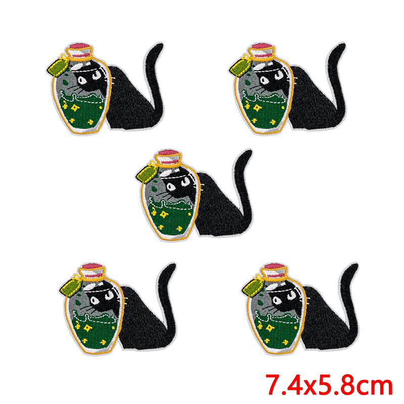 10 ks / Loty Série Černá kočka Vyšívané Kreslené Zvířecí Odznaky Klobouky Batoh Oblečení Zdobit Zvířecí Nášivka Nažehlovací Nášivky DIY