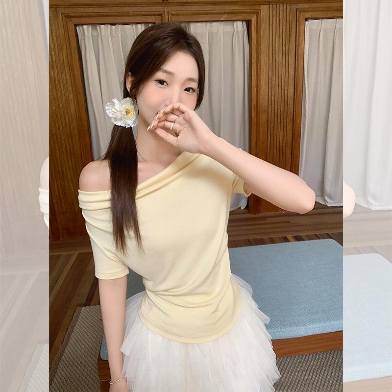 Korean Hottie Swinging Collar Revealing Collarbone Short-sleeved T-shirt Women's Summer New Slim-fit Design Pure Desire Style Beautiful Top