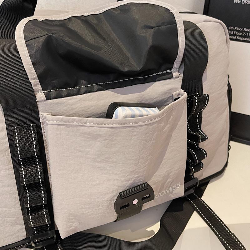 Fashionable Travel Duffel Bag with Adjustable Strap Multiple Pockets Large Capacity Weekend Carry On Bag