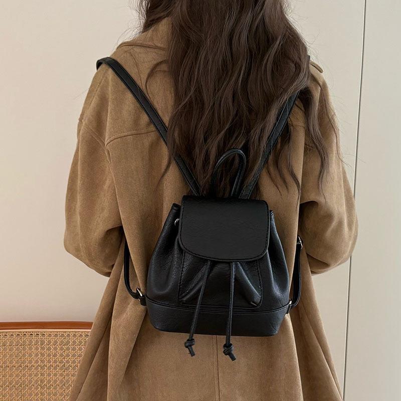 2026 Women Fashi Versatile Mini Backpack Female Lightweight Outdoor Commute Travel Bag Lady New Simplicity School Bag
