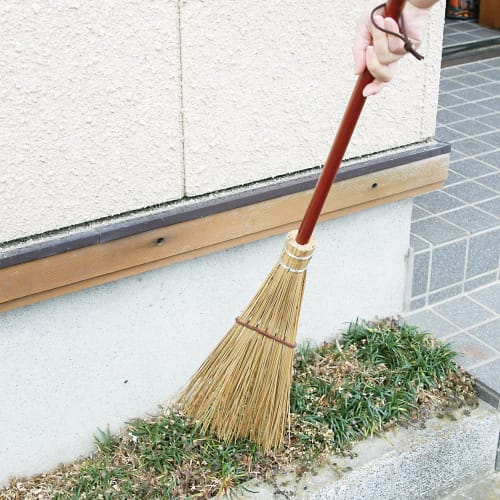 Azuma Outdoor Garden Broom, Short Handle, 20cm Bristles, 82cm Total Length, For Sweeping Gravel and Flower Beds, Meisho 161