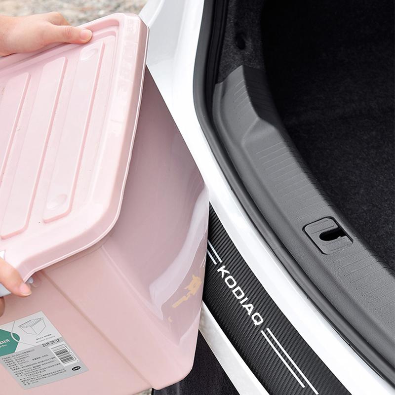 Car Rear Trunk Door Sill Bumper Guard Protector Sticker Strip for Skoda Kodiaq NS7 Logo Carbon Fiber Leather Anti Scratch Decal Bzsd98