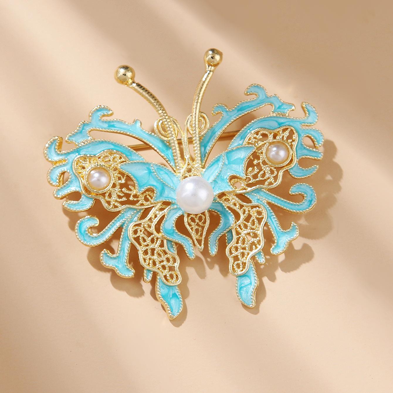 

Chinese Style Hollow Butterfly Pearl Brooch Drop Oil Auspicious Cloud Cheongsam Pin Long-lasting Color Exquisite Women s Accessory