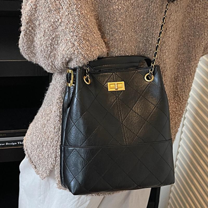 Rhombus Foreign Style Retro Small Bag Women's 2025 Autumn New High-value Shoulder Messenger Bag Portable Bucket Bag