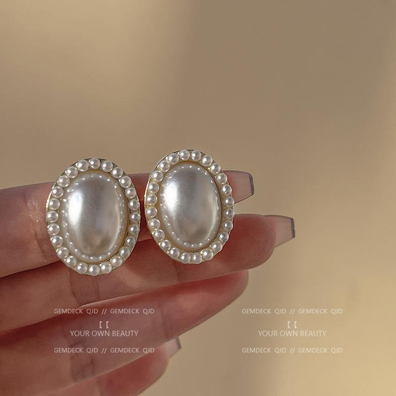 Japanese and Korean retro Hong Kong style oval pearl earrings women s high-end court style elegant literary temperament stud earrings ear jewelry