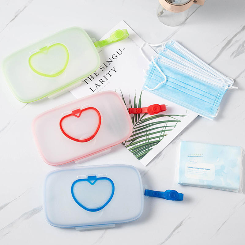 1PC PP Material Portable Heart-Shaped Wet Wipe And Mask Storage Box with Snap Closure for Kids Travel Tissue Holder