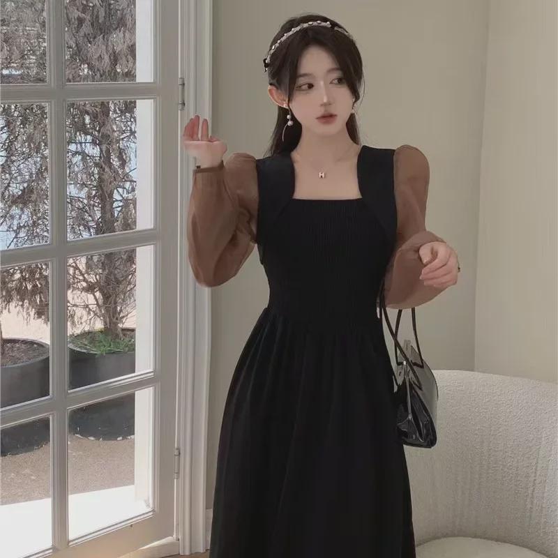 Rochie de damă cu guler pătrat, în stil francez, cu mânecă lungă și croială decupată - model slăbit și care reduce vârsta, lungime medie, noutate pentru primăvara 2024.