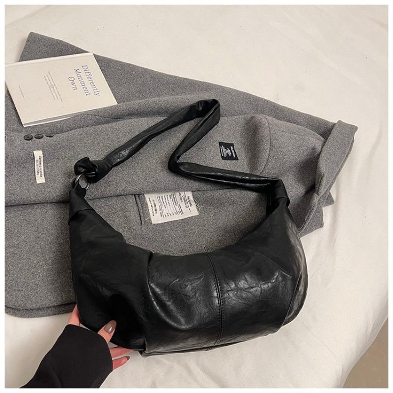 Geantă Gălușcă Retro din Piele Moale cu Capacitate Mare Stil Lejer Casual Corn Geantă Crossbody de Umăr