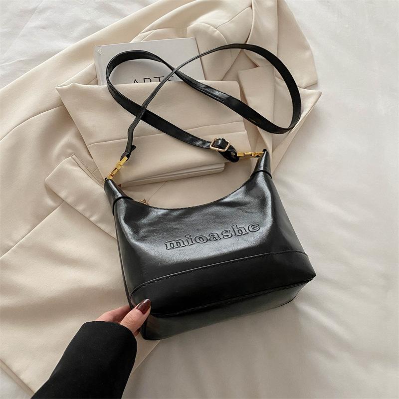 2025 new popular super-hot shoulder bag niche trendy versatile messenger bag feeling Maillard hand bag women