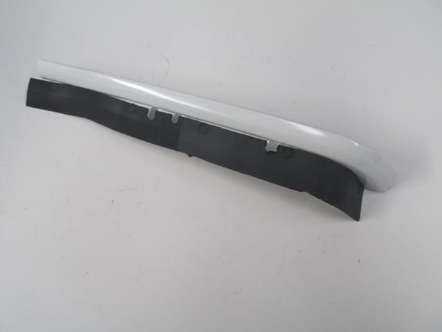 For Isuzu Nkr Champion 1997-2006. lower bezel of headlight left white single-leaf Oem 8-97853820-2