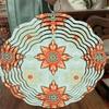 10 Zoll Hängendes Windspiel Böhmischer Stil Blumenmuster Retro-Design 360 Drehbarer Haken für Balkon Hof Frühling Sommer Herbst Dekoration