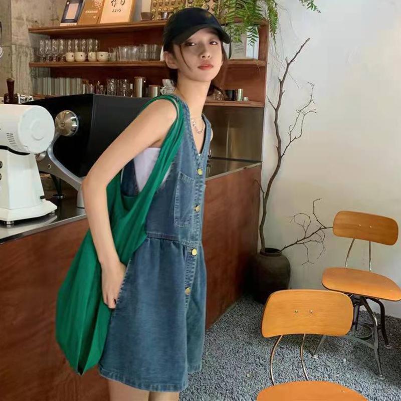 Robe Robe d'été fine en jean sans manches à bretelles pour femme Poches boutonnées sur le devant Robes en jean Femme Style coréen Robe mini ample coupe A