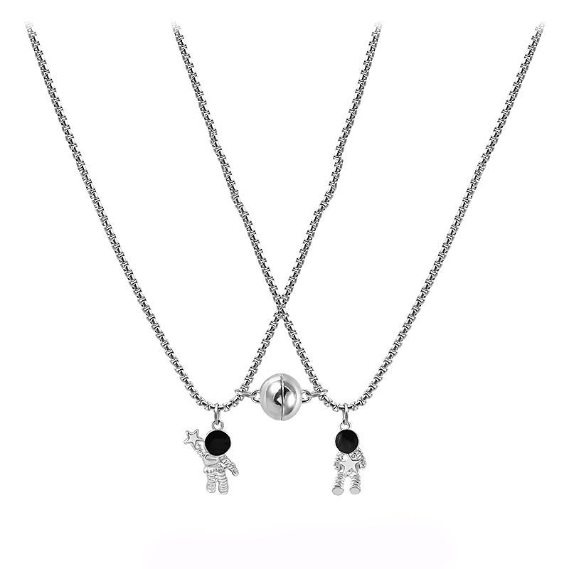 

Astronaut necklace couple pair of magnetite accessories sweater astronaut men hip hop pendant jewelry tide
