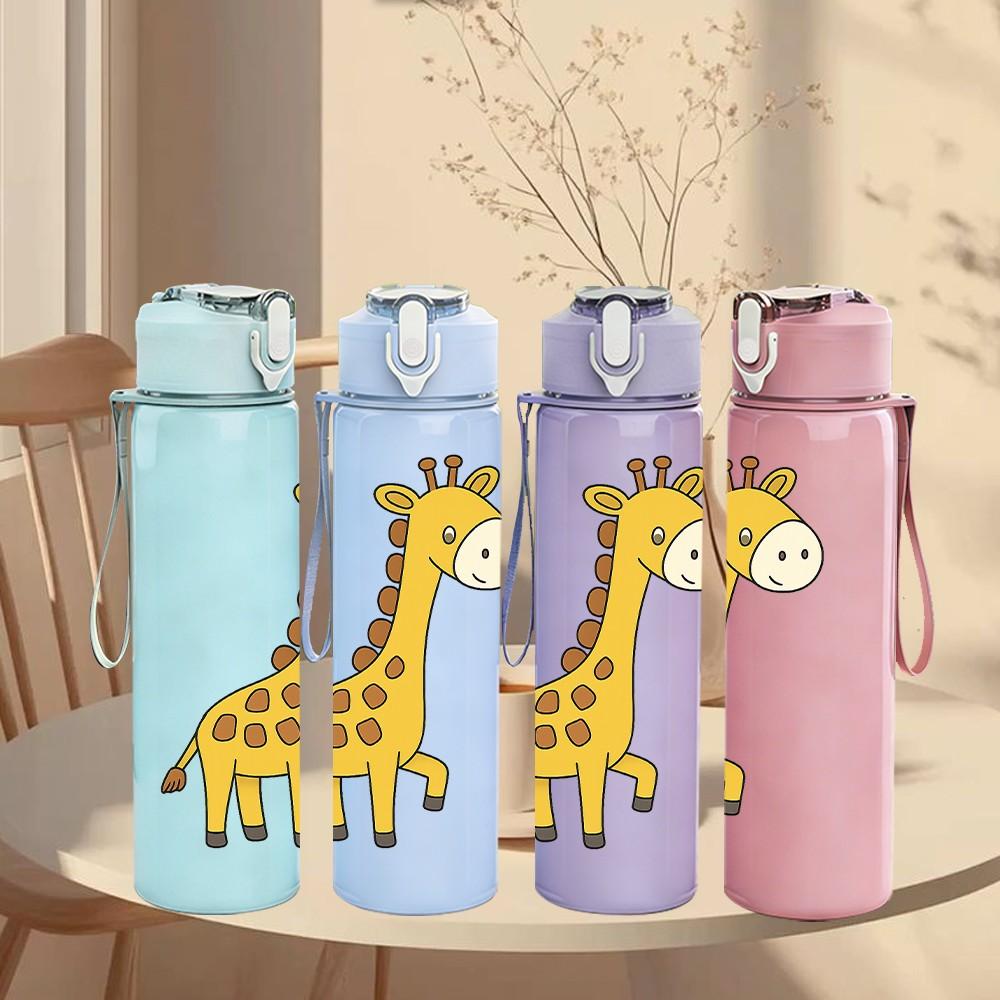 1PC Cartoon Giraffe 750ml Color Plastic Sports Water Bottle Leakproof Flip Straw Lid Suitable for Sports Office Home Use