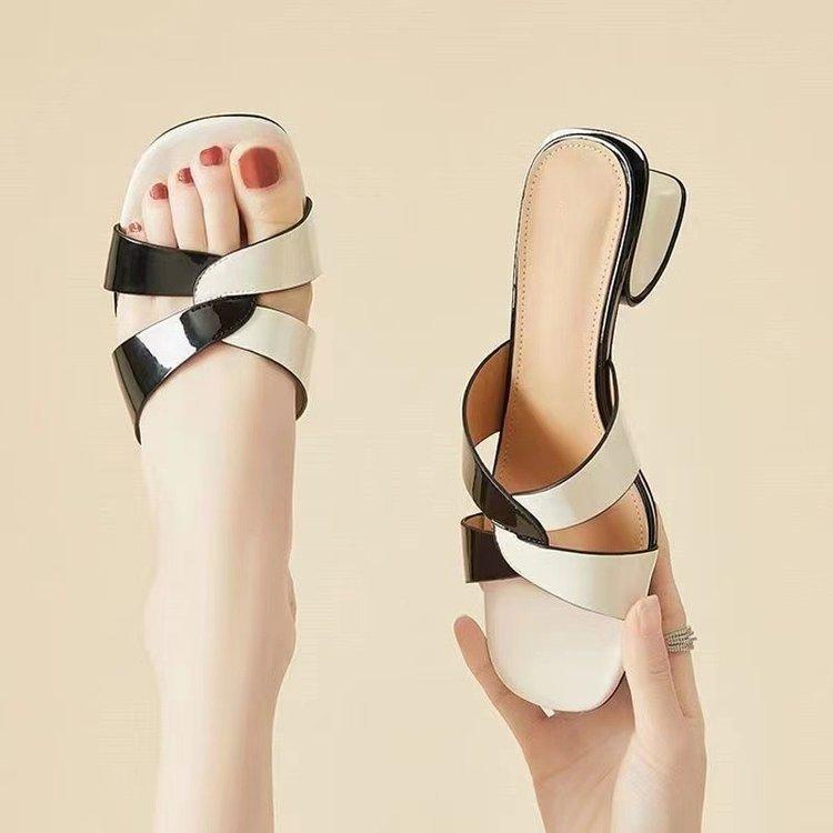 

Летние универсальные сандалии-шлепанцы женские на среднем каблуке с вязаным квадратным носком и открытым носком 34EU/CN35 чёрный