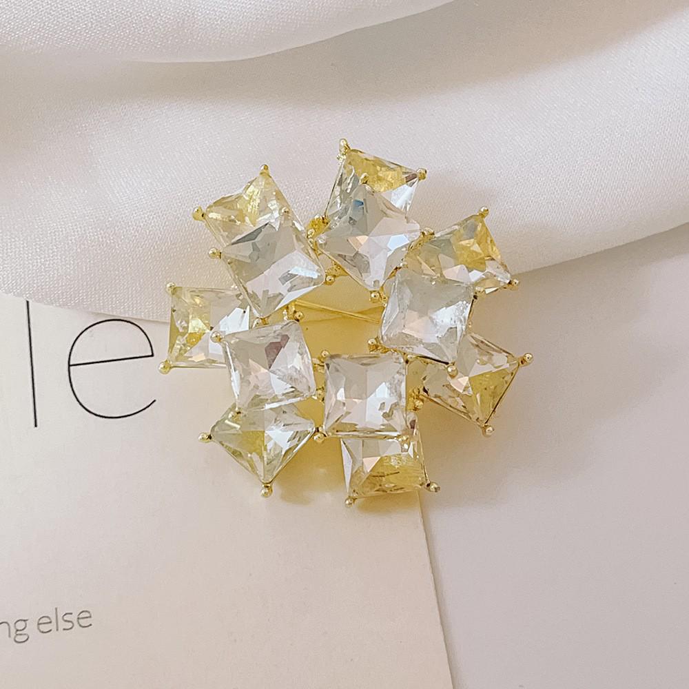 High-End Pearl & Rhinestone Butterfly Brooch for Women's Fashion Suits and Scarves