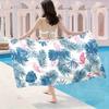 Strandtuch mit Blumen- und Flamingomuster Sonnenschutz und winddicht Geeignet für Strand, Pool, Camping, Reisen Stranddecke
