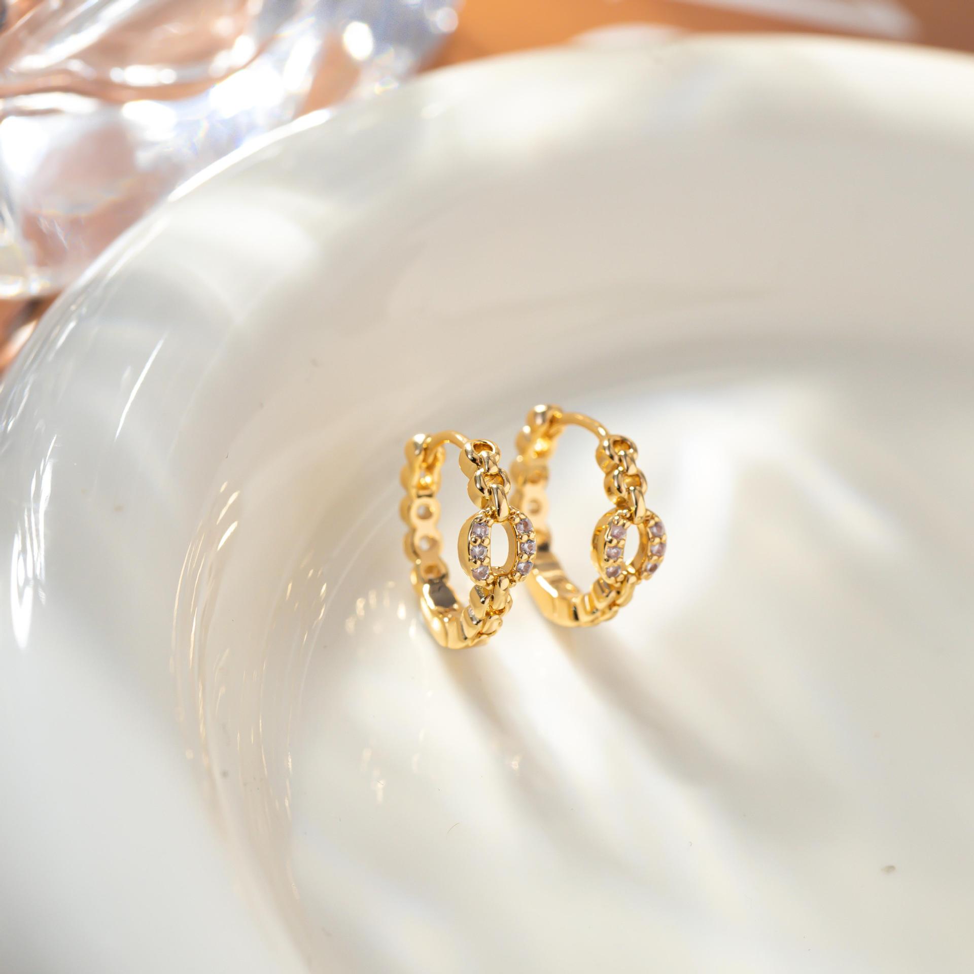 2024 Korean Luxury Diamond Interlocking Ear Cuff Earrings for Women - Hot Selling Fashion Accessory