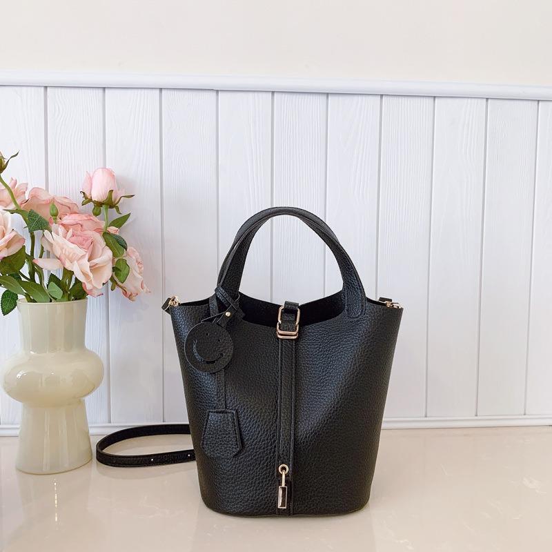 Fashion Casual Portable Small Bag Women's New Simple and Versatile Bucket Bag Niche Messenger Bag