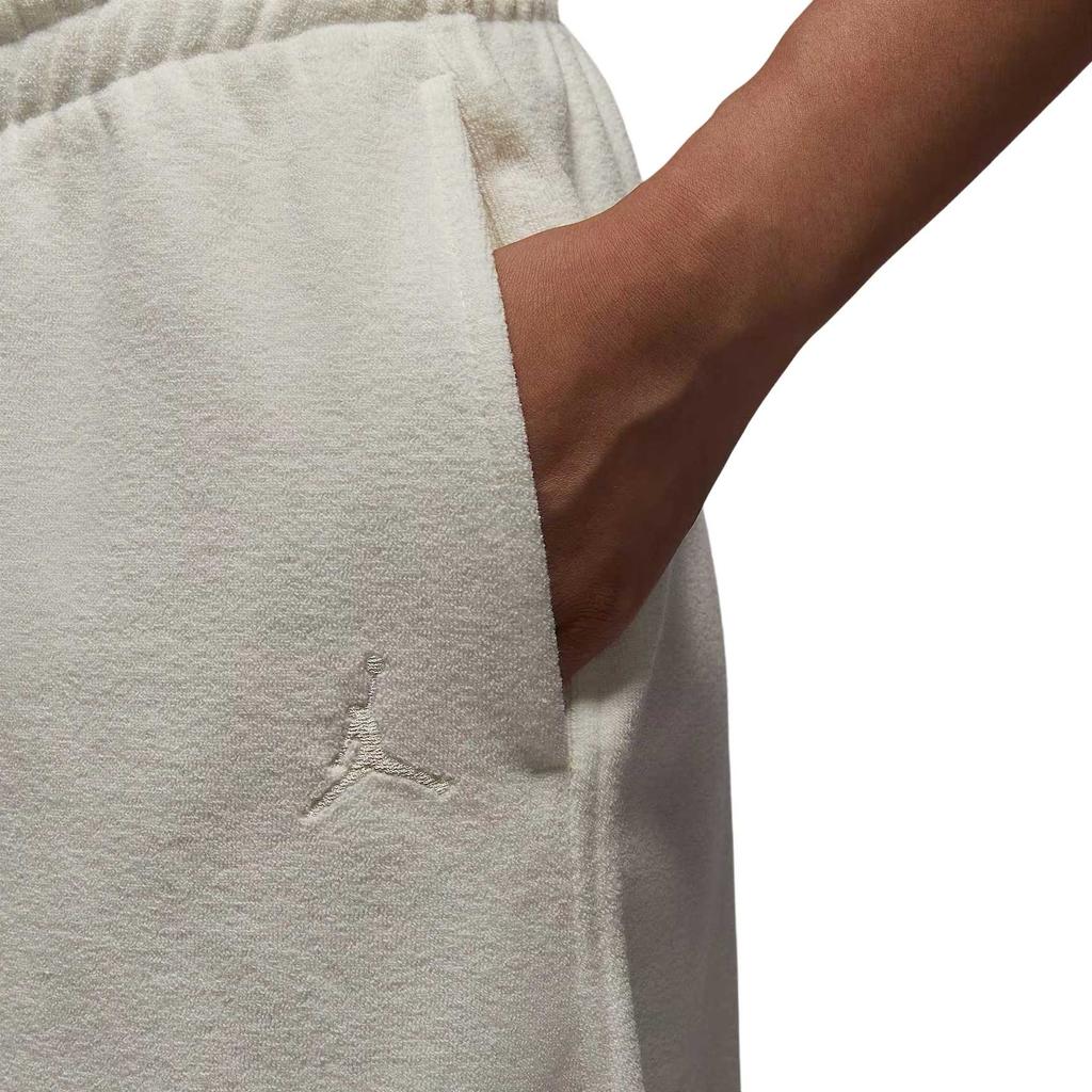 Nike Casual Pants Women's White Moderate Straight Fit Pants HV0330-133