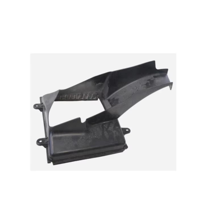 The 670002899 is compatible with the President Radiator Air Duct. Rambo