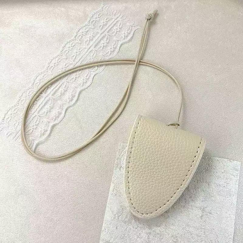 

Подвеска-клипса для очков в виде треугольника: Ретро Нишевый Многофункциональный Аксессуар для Женщин бежевый