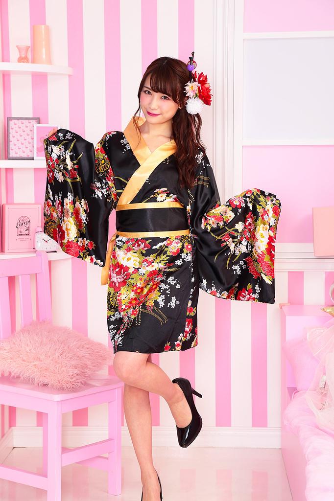 Kimono japonez pentru femei, cu design de graffiti, Party City Tokimeki, cu cutie neagră