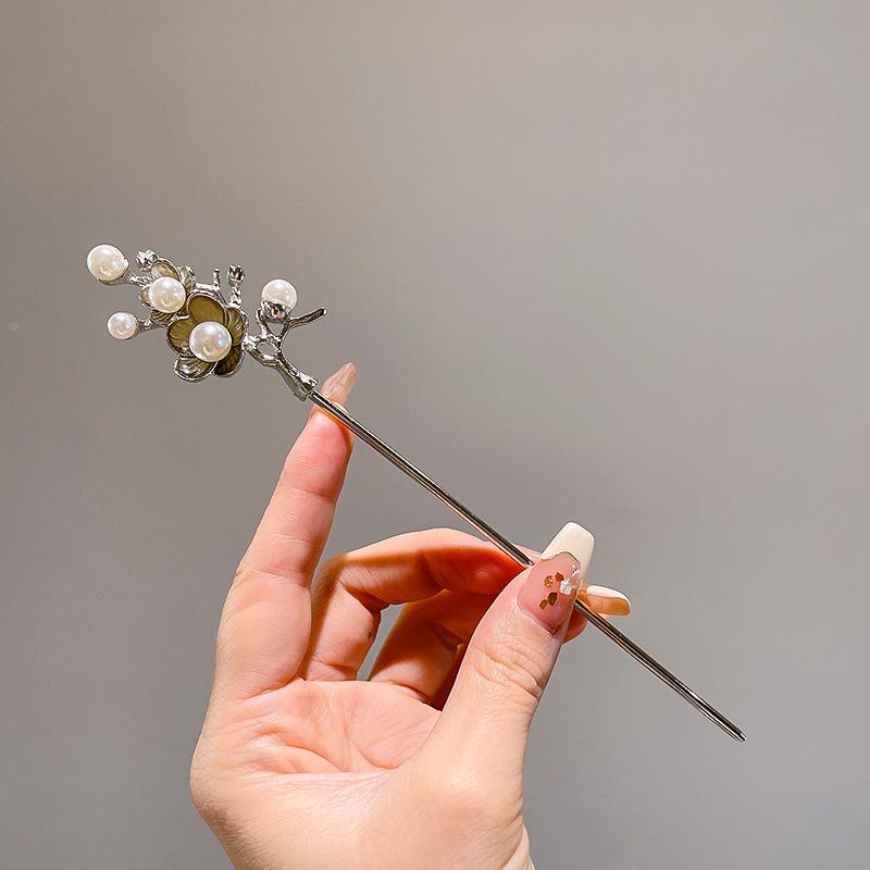 Elegant Retro Tassel Hairpin for Hanfu Updo - Women's Chinese Style Metal Hair Clip