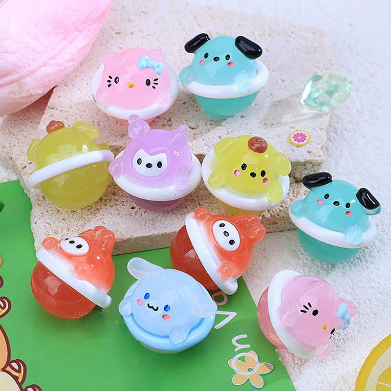 

1 шт. светящаяся смола мультфильм Pochacco Kuromi Cinnamoroll аниме-подвески фигурки животных аксессуары чехол для телефона игрушки заколки для волос декор