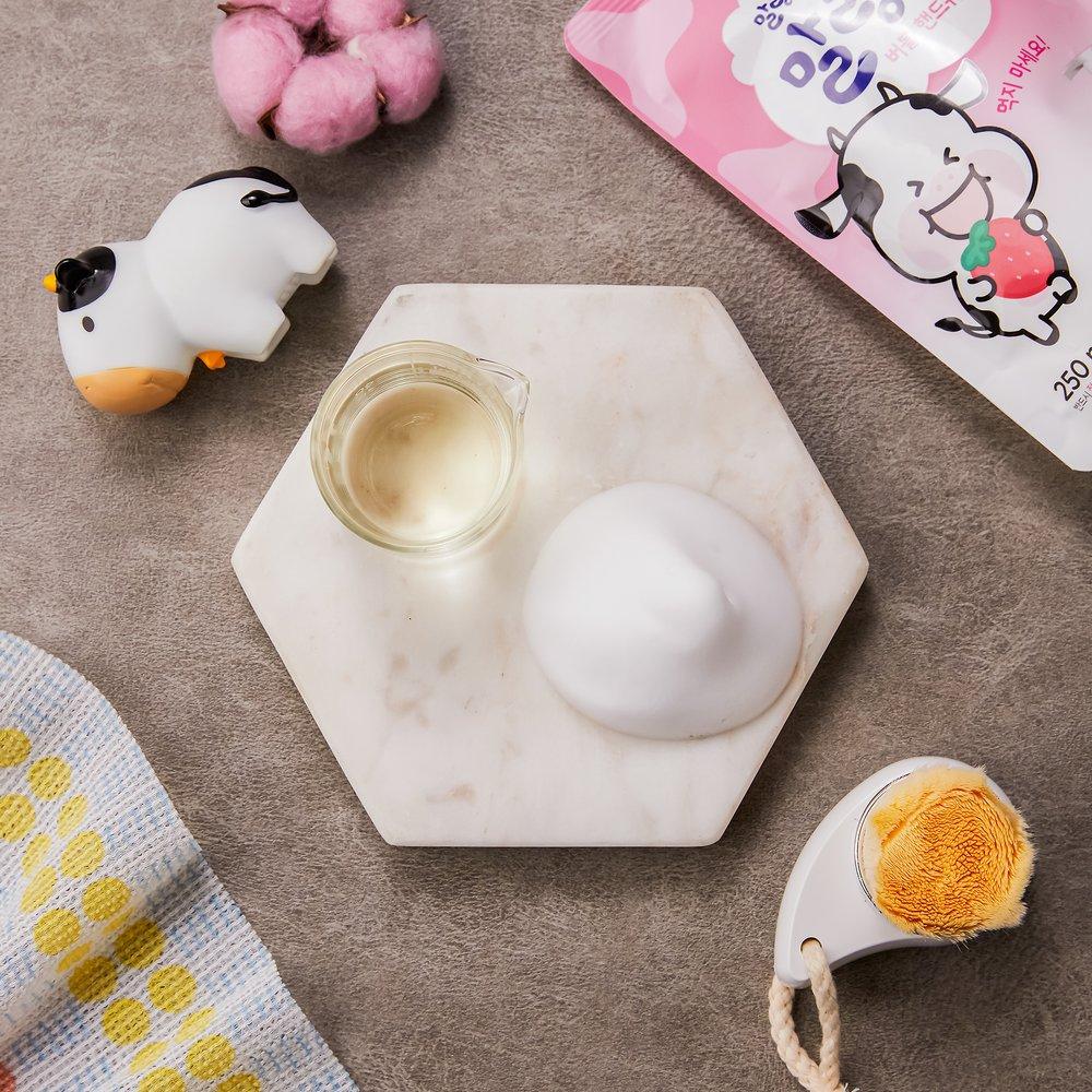 Shower Mate Malan Cow Hand Wash Refill (Strawberry Milk) 250ml