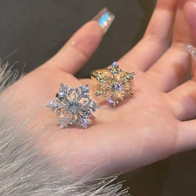 Bague Élégante Flocon de Neige Scintillant avec Couches de Zirconiums pour Femmes Bijoux en Cuivre Accessoires de Mode