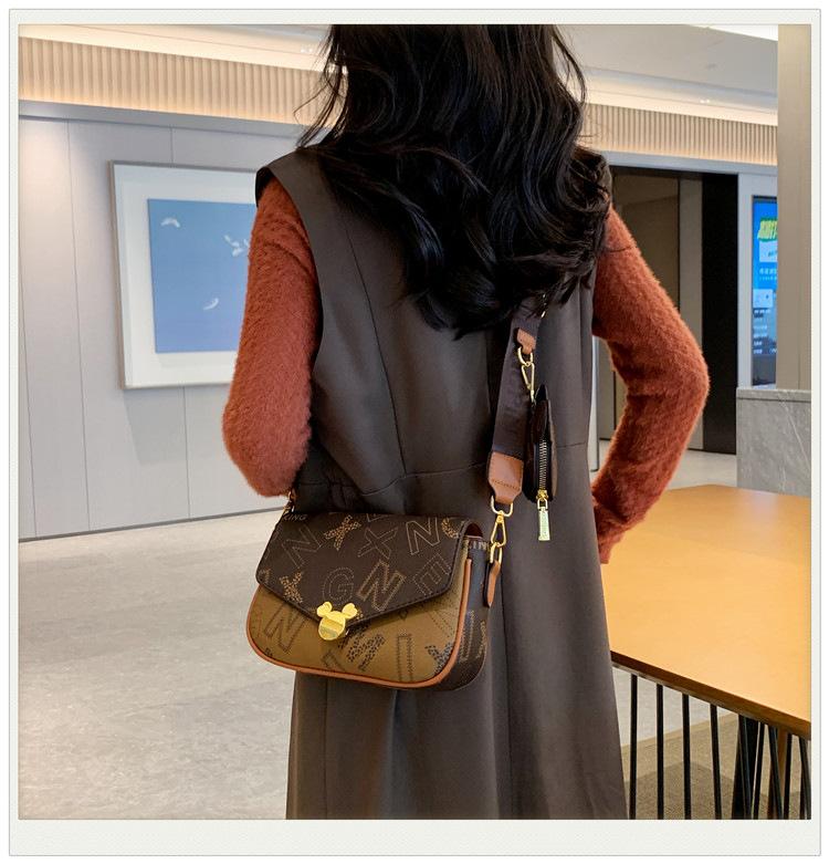 Fashion small square bag, Internet celebrity letter change bag tide.